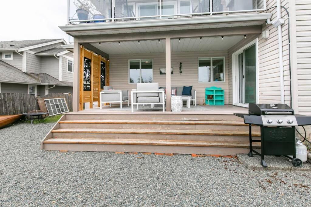 Lovely 2 Bedroom Suite Steps From The Beach ビクトリア エクステリア 写真