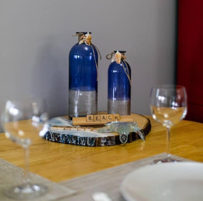 Lovely 2 Bedroom Suite Steps From The Beach ビクトリア エクステリア 写真